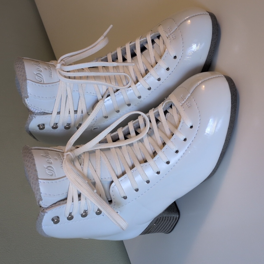 Jackson Debut White Women's Lace-Up Figure Skates 2450 Size 5R